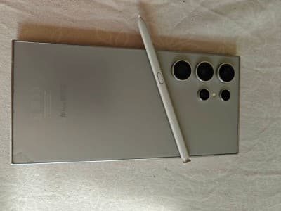 Samsung S24 Altar plus 8