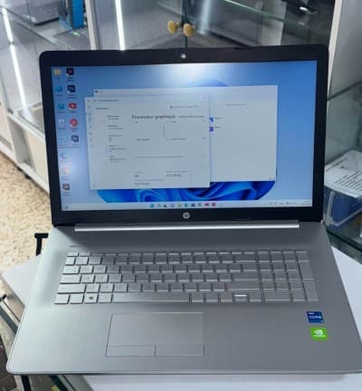 HP LAPTOP 17-by4xxx / I5-11eme / 16GB RAM / Nvidia MX930
